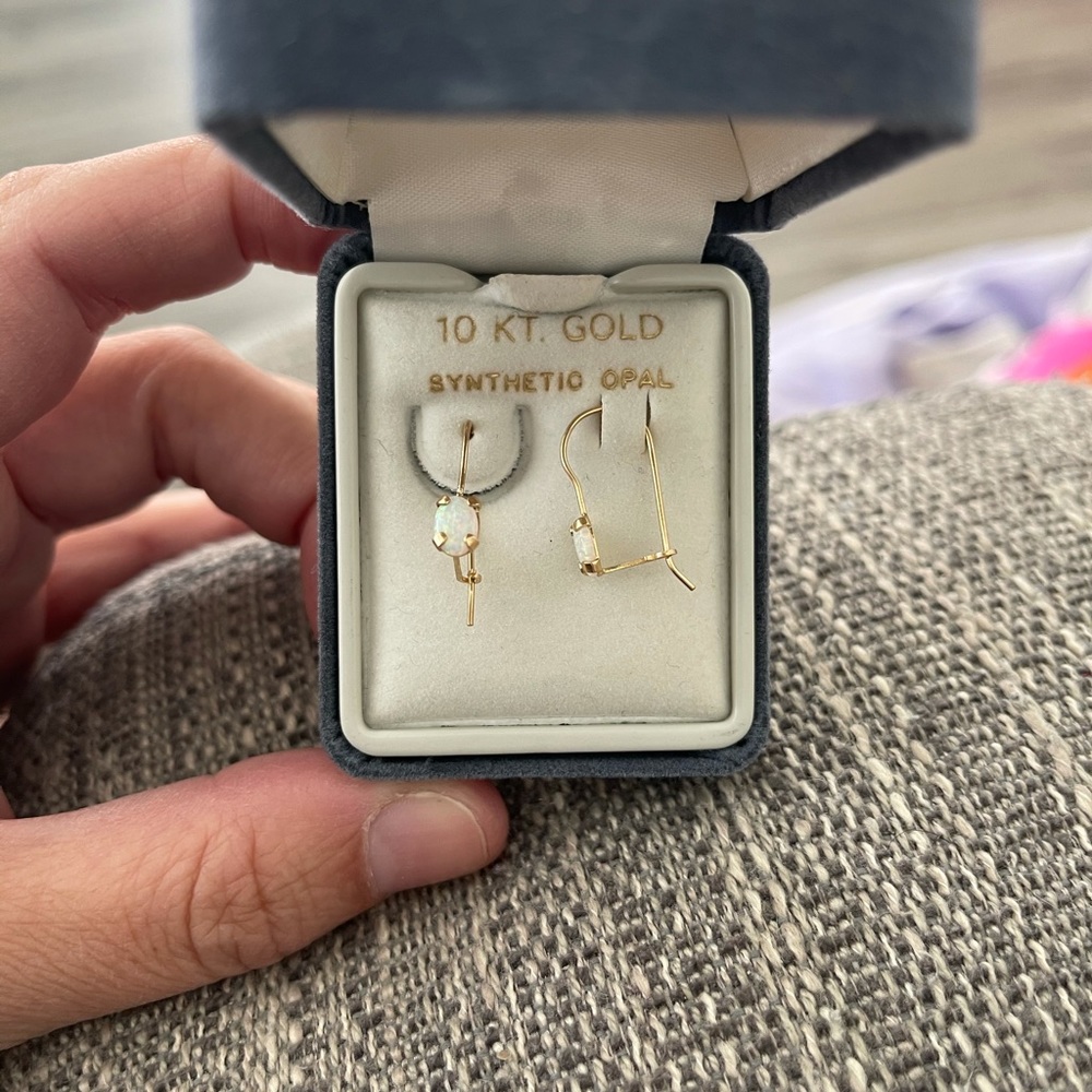 Earrings - Picture 2 of 3